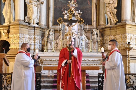 Igeliturgia és nagypénteki szertartások - szombaton reggeltől látogatható a szentsír